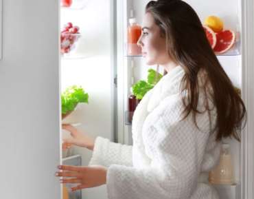 Altijd trek in een late night snack? Dit zijn de mogelijke oorzaken en tips om minder te snacken