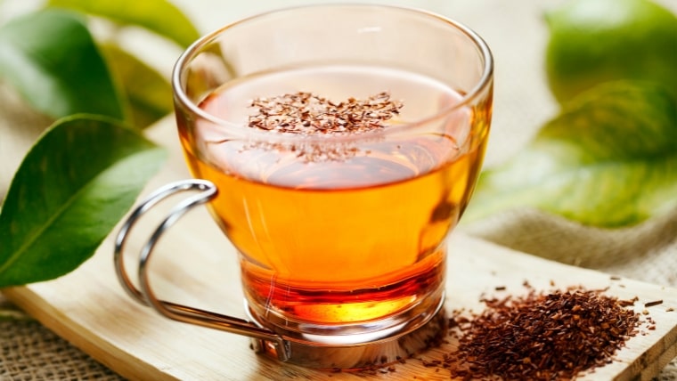 kopje met rooibos thee